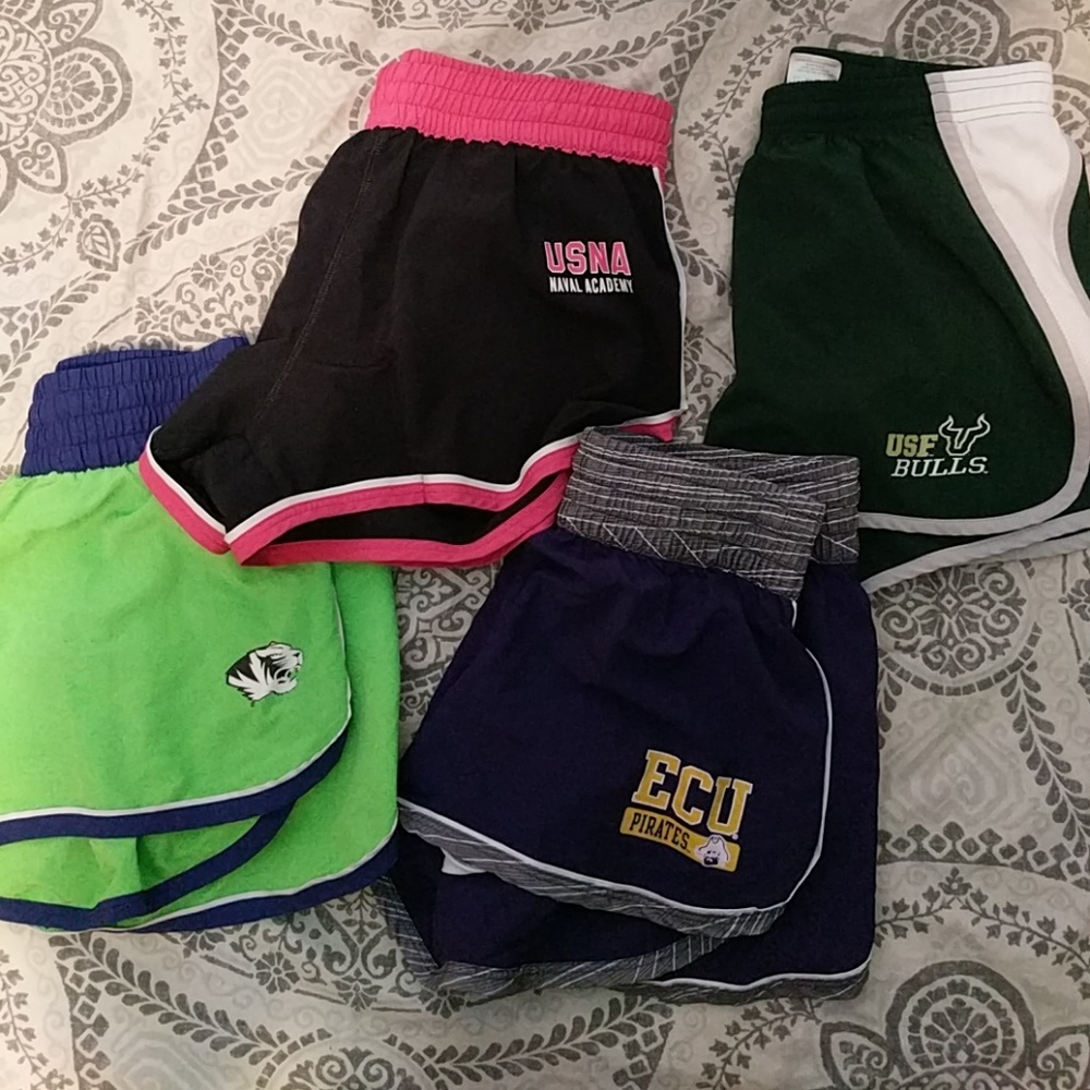 LOT OF UNDER ARMOUR SHORTS